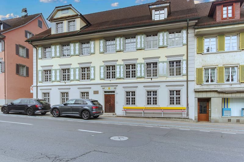 Characterful property in the historic town center (2)