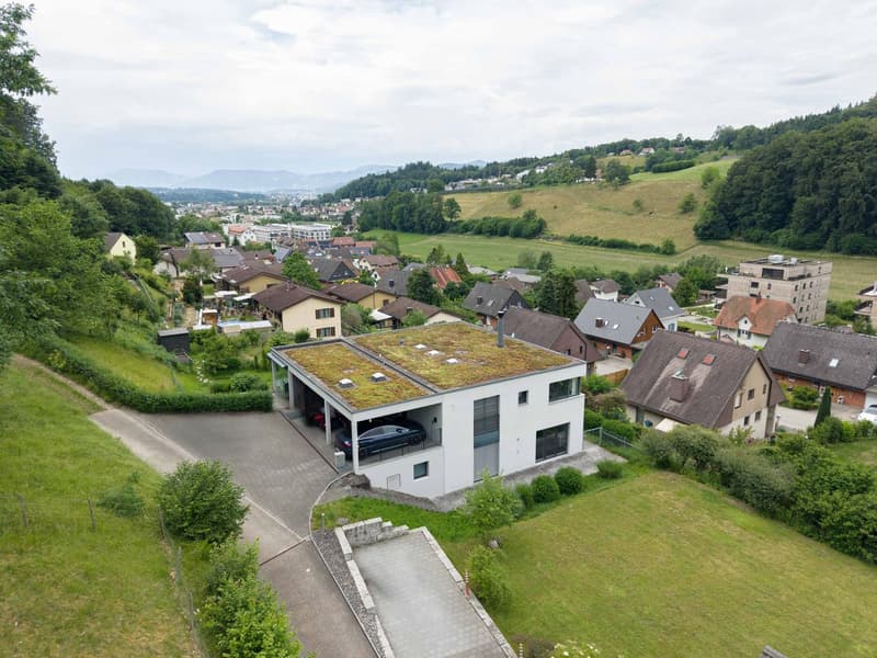 Investment opportunity with a far-reaching view: Building land with attractive existing property (2)