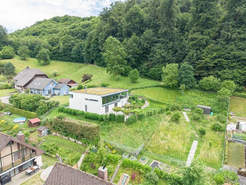 Investment opportunity with a far-reaching view: Building land with attractive existing property (1)