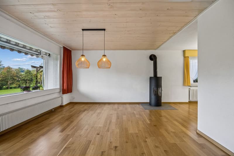 Erdgeschoss: Wohnzimmer mit Schwedenofen