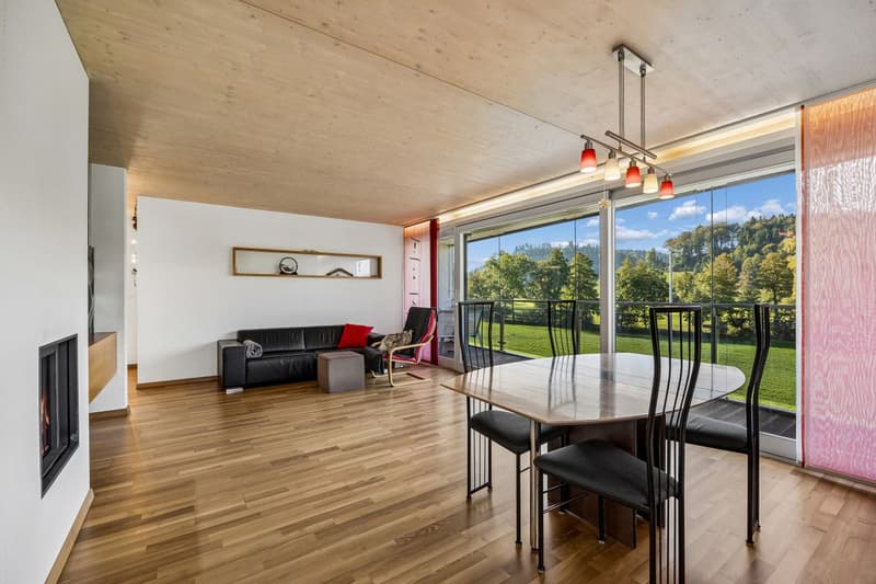 Obergeschoss: Wohnzimmer mit Aussicht ins Grüne
