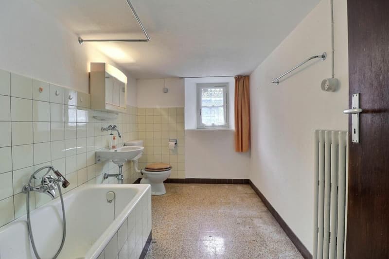 Village house 12.5 rooms in Brent (15)
