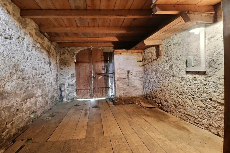 Village house 12.5 rooms in Brent (20)