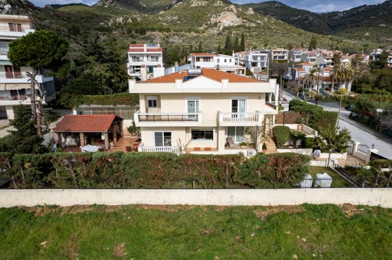 Villa von 410,42 qm auf einem Grundstück von 602,36 qm in Palio Kavala (2)