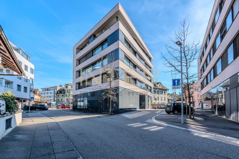 Praxisräume im Zentrum von Baar (ZG) - 3 Behandlungsräume mit Lavabo (16)