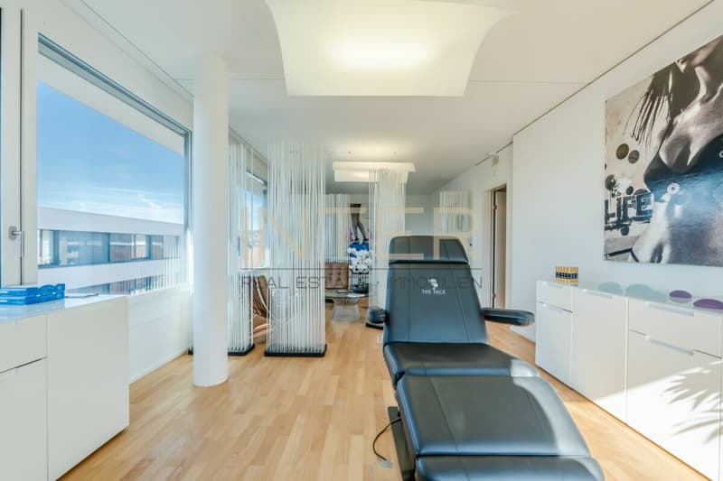 Praxisräume im Zentrum von Baar (ZG) - 3 Behandlungsräume mit Lavabo (7)