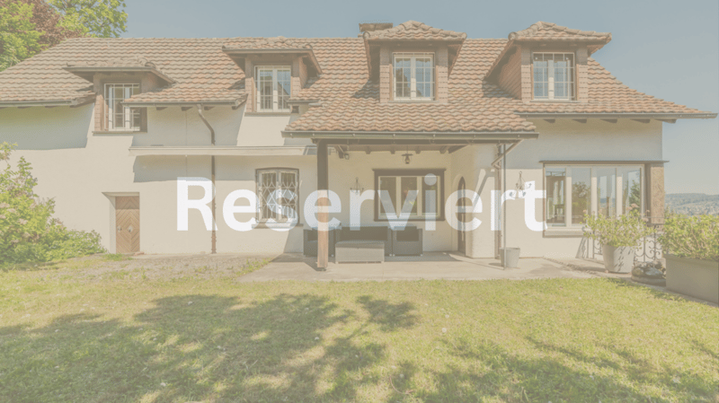 Reserviert: Stilvolles freistehendes 6.5-Zi-EFH mit 981 m² Grundstück, Seesicht und Entwicklungspotenzial in Oberrieden (1)