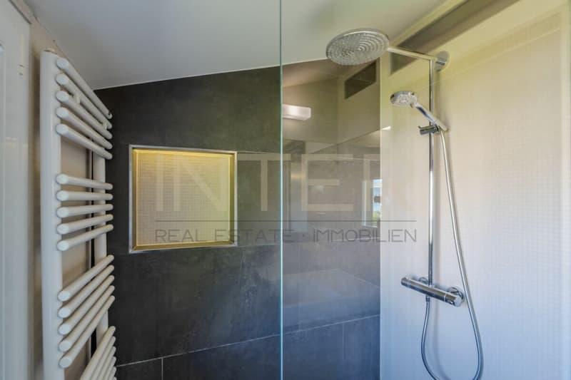 Casa unifamiliare di 6,5 locali con giardino di 981 m², vista lago e potenziale di sviluppo a Oberrieden (21)
