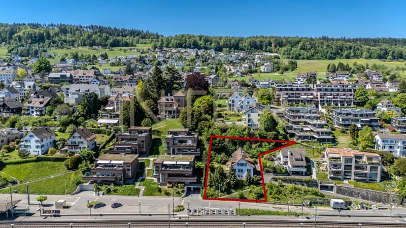 Casa unifamiliare di 6,5 locali con giardino di 981 m², vista lago e potenziale di sviluppo a Oberrieden (2)