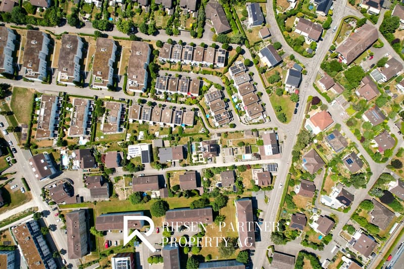 Freistehendes Einfamilienhaus mit wunderschöner Gartenanlage in Jegenstorf (7)