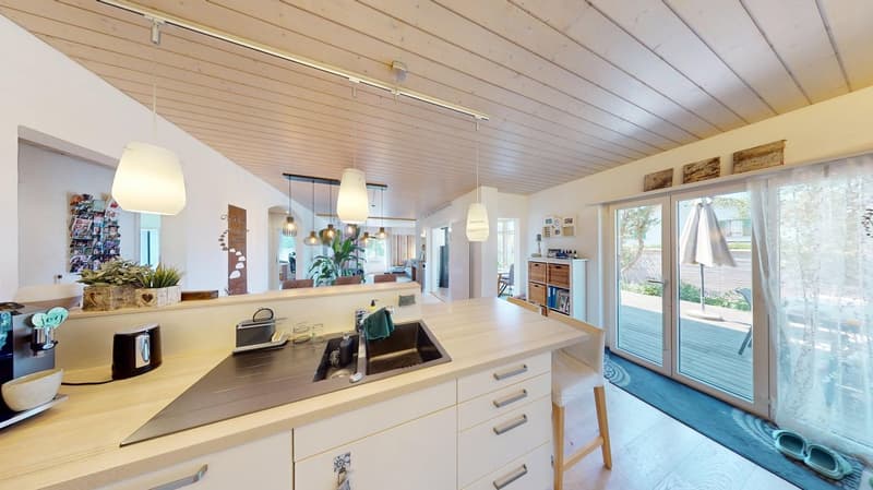 Freistehendes Einfamilienhaus mit wunderschöner Gartenanlage in Jegenstorf (19)