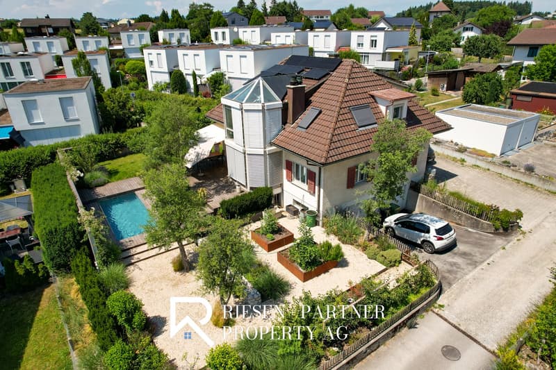 Freistehendes Einfamilienhaus mit wunderschöner Gartenanlage in Jegenstorf (1)