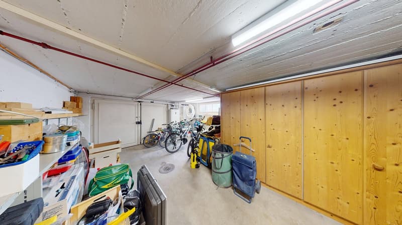Freistehendes Einfamilienhaus mit wunderschöner Gartenanlage in Jegenstorf (31)