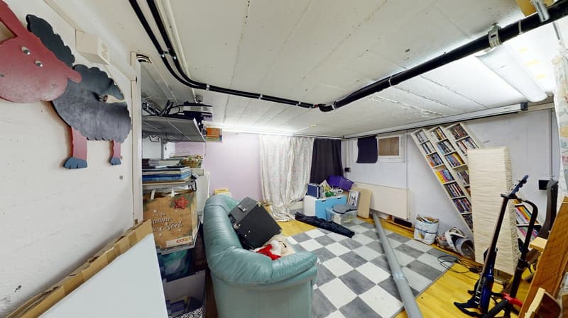 Freistehendes Einfamilienhaus mit wunderschöner Gartenanlage in Jegenstorf (32)