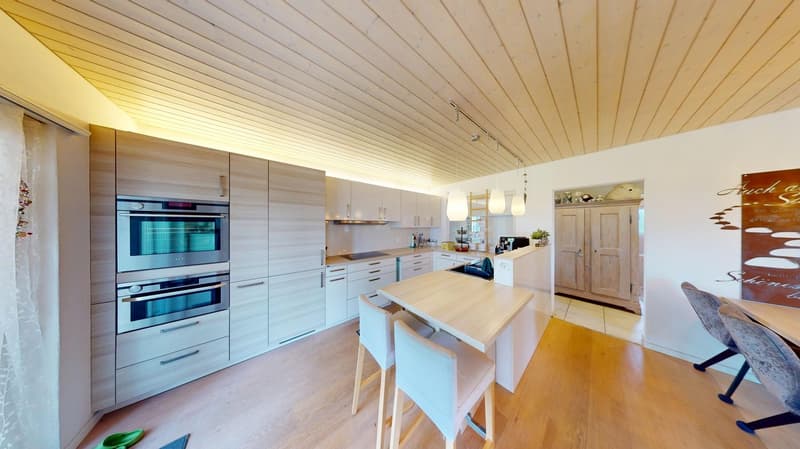 Freistehendes Einfamilienhaus mit wunderschöner Gartenanlage in Jegenstorf (17)