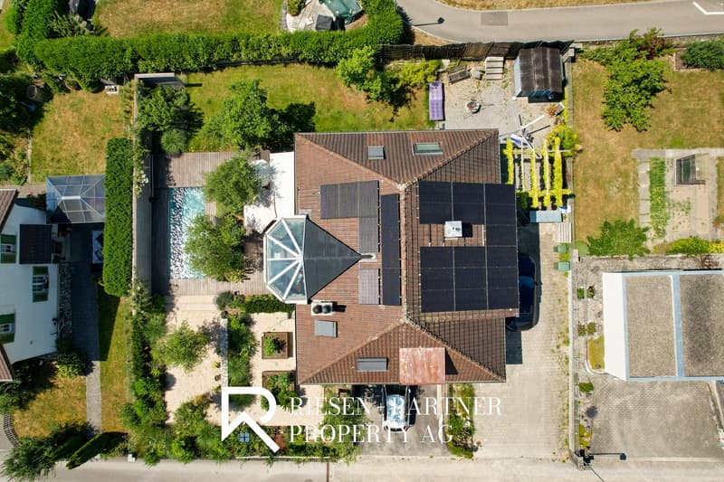 Freistehendes Einfamilienhaus mit wunderschöner Gartenanlage in Jegenstorf (6)