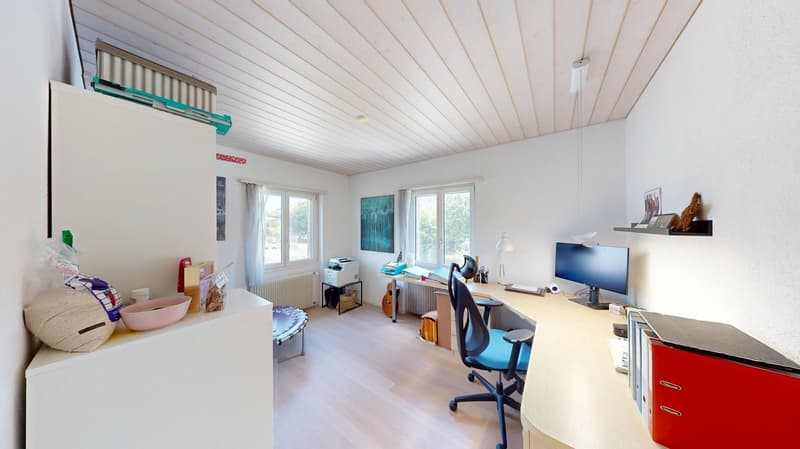 Freistehendes Einfamilienhaus mit wunderschöner Gartenanlage in Jegenstorf (21)