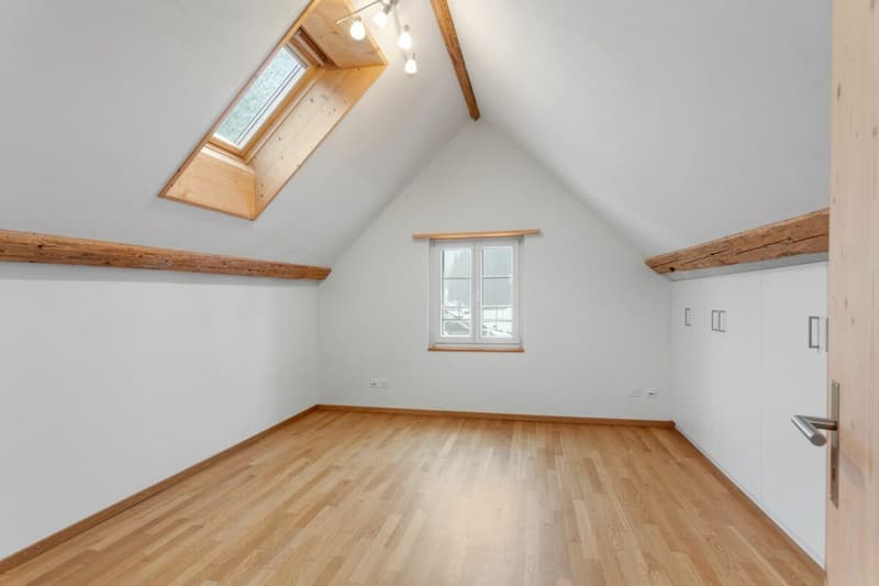 Casa a schiera, completamente ristrutturata, affittata, con proprietà boschiva! (14)
