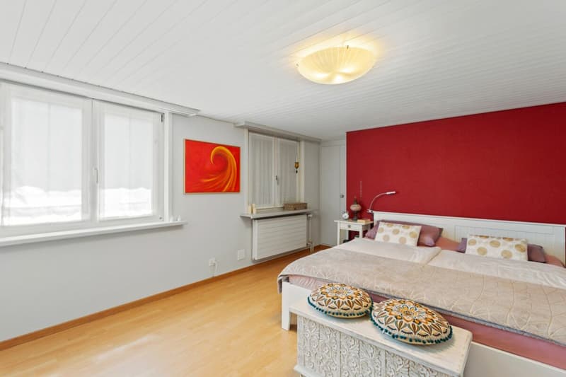 Two-family house, renovated in 2020, with idyllic garden - near village center and school in the historic town of Elgg ZH. (6)