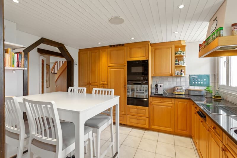 Two-family house, renovated in 2020, with idyllic garden - near village center and school in the historic town of Elgg ZH. (3)