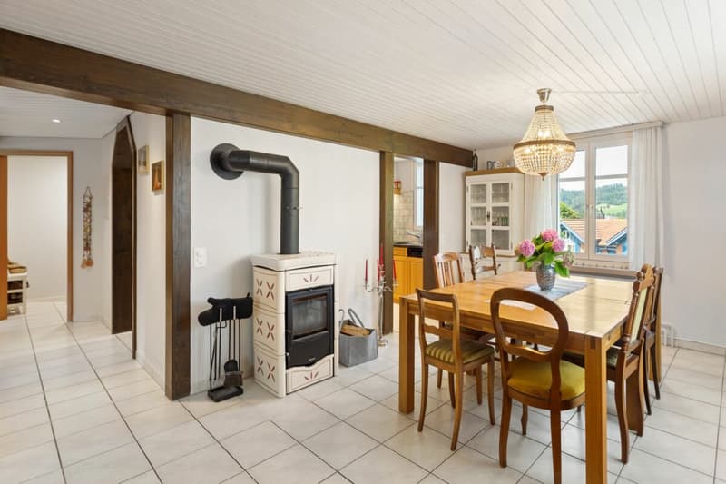 Two-family house, renovated in 2020, with idyllic garden - near village center and school in the historic town of Elgg ZH. (4)