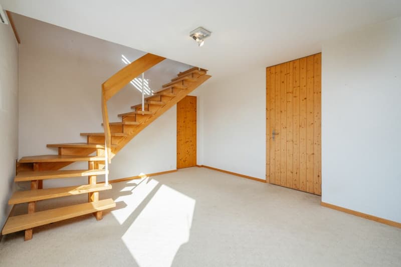 Generous plot in an idyllic location with many possibilities (10)