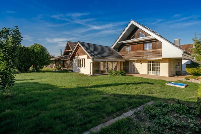 Freistehendes 6½-Zimmer Einfamilienhaus mit Wintergarten und viel Umschwung (2)