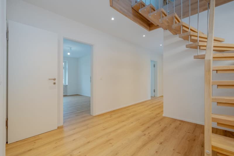 Charmante 5-Zimmer-Maisonettewohnung mit Galerie, Dachterrasse und Loggia (5)