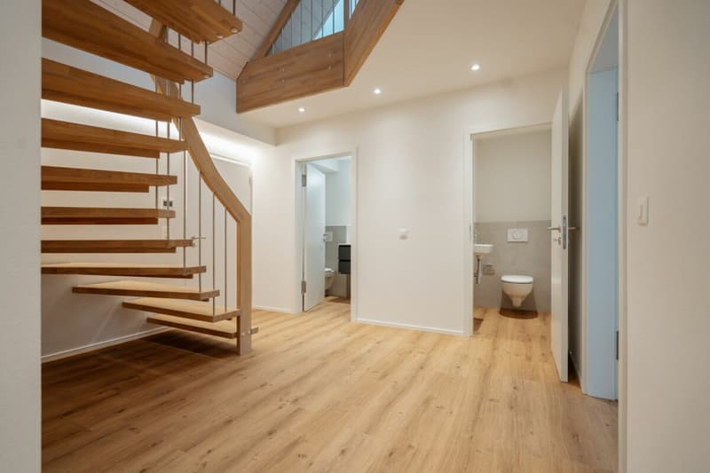 Charmante 5-Zimmer-Maisonettewohnung mit Galerie, Dachterrasse und Loggia (2)
