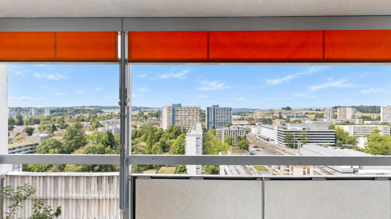 WOHNEN AUF ZWEI EBENEN ÜBER DEN DÄCHERN VON BERN (12)