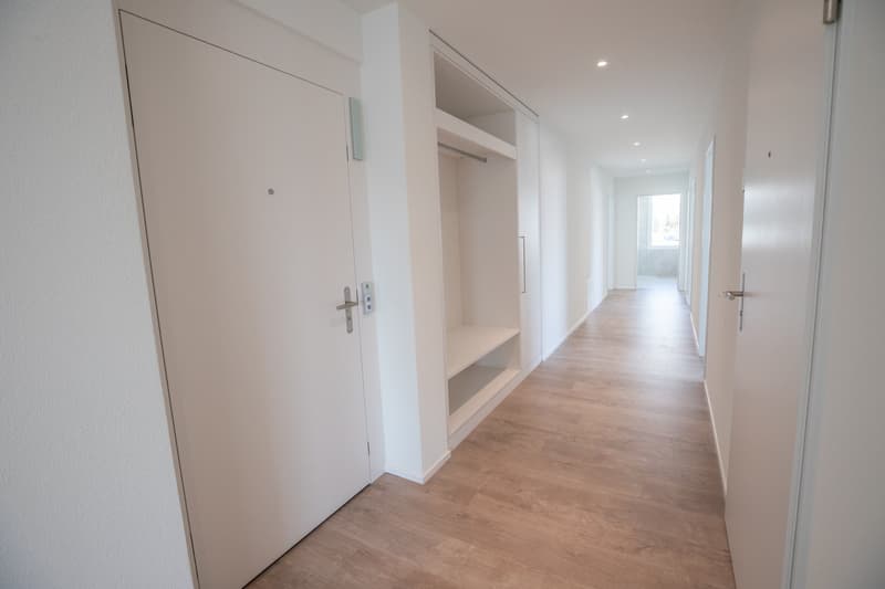 Appartement attique spacieux de 5,5 pièces à Büren an der Aare – moderne, lumineux et calme (4)