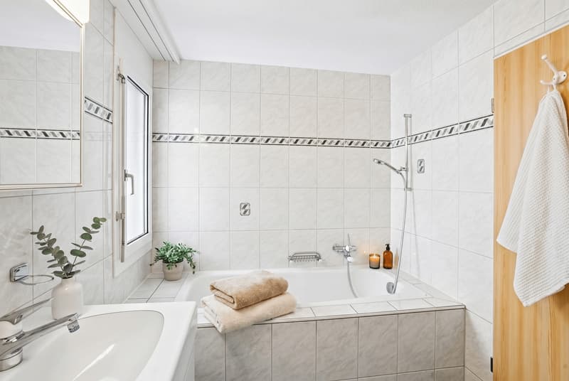Lake Ägeri waterfront location: breathtaking lake view and 129 m² balcony/outdoor area (10)