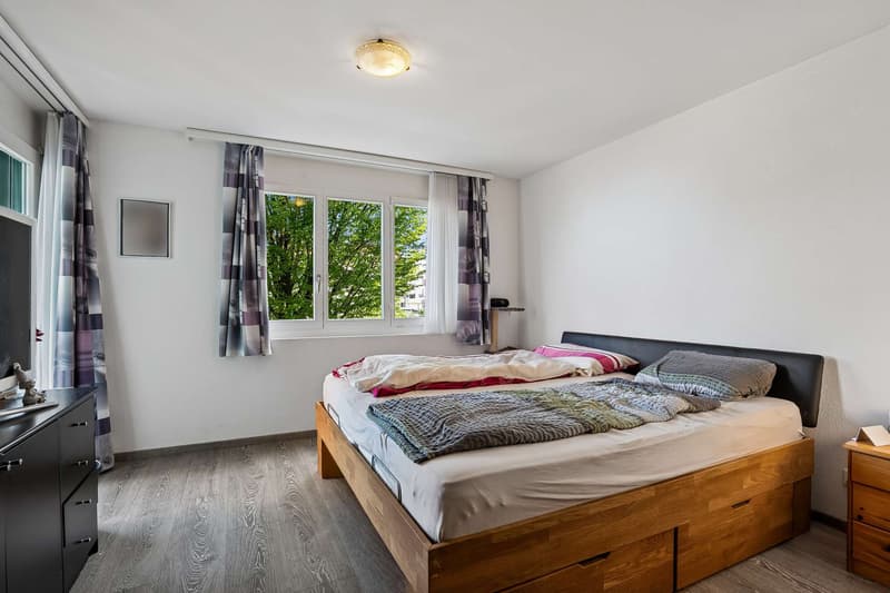 Charmante Gartenwohnung mit gedecktem Sitzplatz: Bahnhof in Gehdistanz (4)