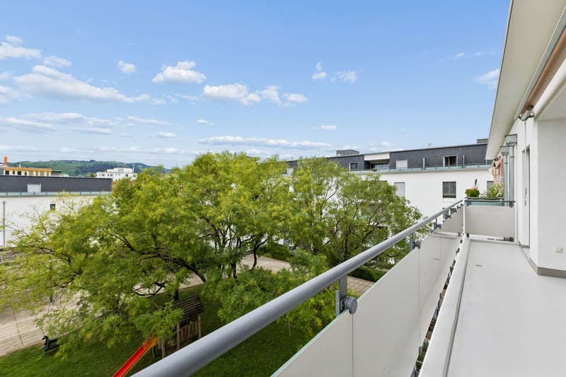 Zentral in Baar mit Blick ins Grüne: 114 m2 und zwei gedeckte Balkone (6)