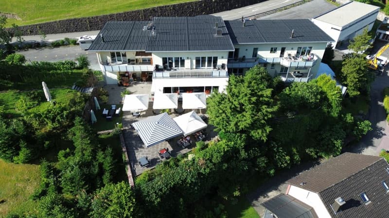 Hotel & Ristorante con appartamenti, vigneto e terreno edificabile in posizione premium sul lago di Walensee (4)