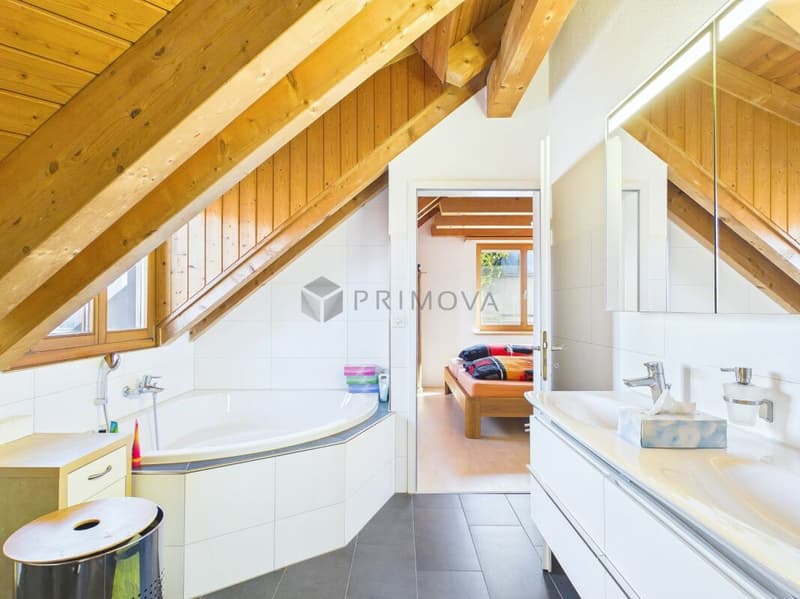 Attractive 4.5-room maisonette attic apartment with gallery and plenty of living space (8)