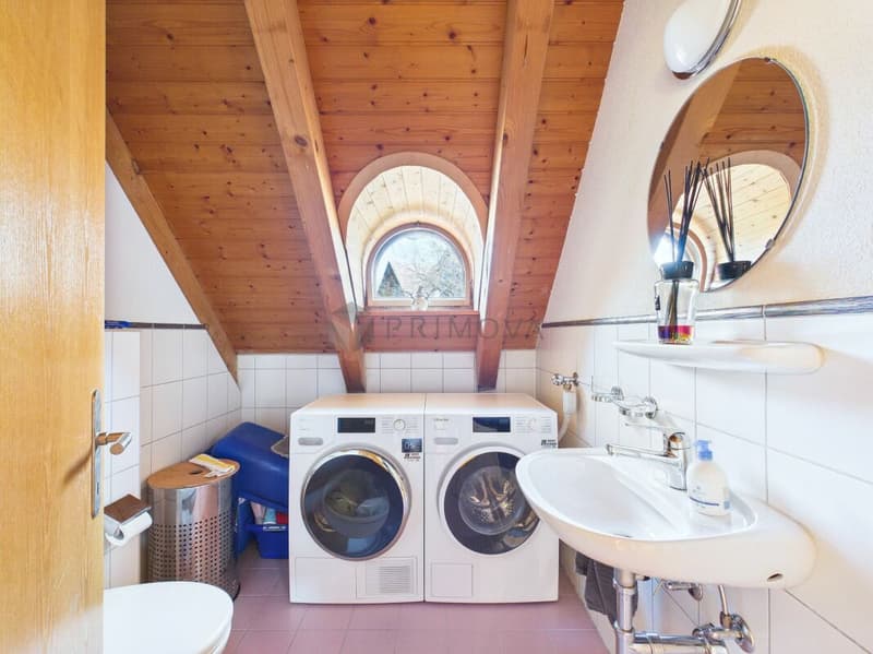 Attractive 4.5-room maisonette attic apartment with gallery and plenty of living space (9)