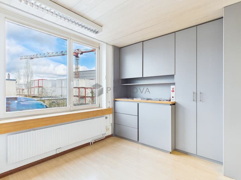 Profit from 320m² of commercial space in a prime harbor location at an unbeatable price (3)