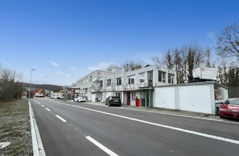 Profit from 320m² of commercial space in a prime harbor location at an unbeatable price (1)