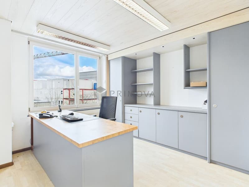 Profit from 320m² of commercial space in a prime harbor location at an unbeatable price (2)