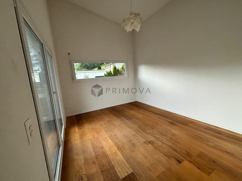 Live with a breathtaking view, this house in a prime location is one of a kind! (7)