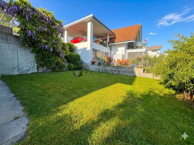Live with a breathtaking view, this house in a prime location is one of a kind! (1)