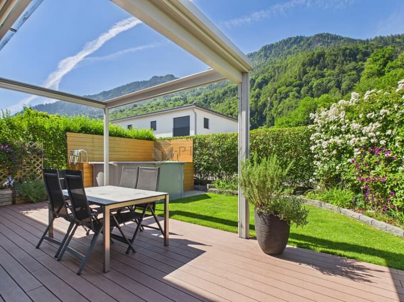 Enchanting 5.5-room semi-detached house & garden in top quarter (11)