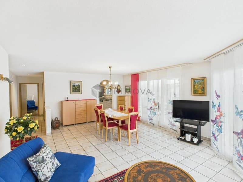 Two residential units - a home full of possibilities (9)