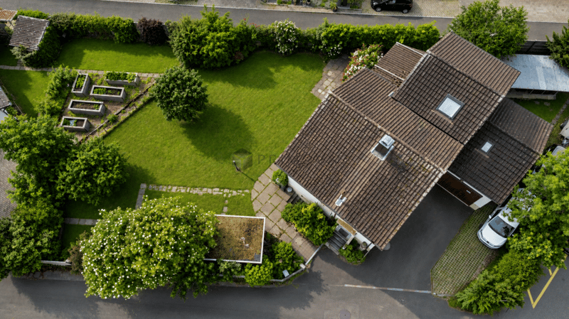 Realizzate il vostro sogno di casa - Casa unifamiliare con grande giardino e buona connessione autostradale cerca un nuovo proprietario (13)