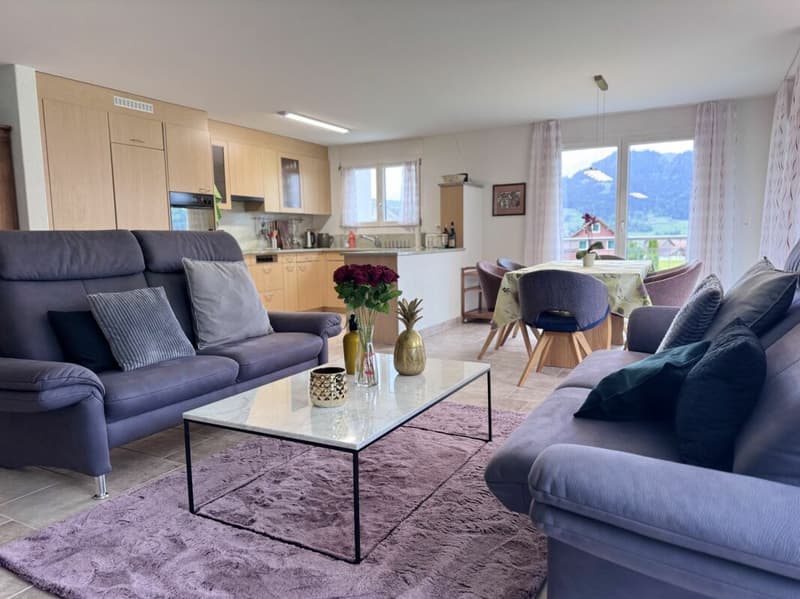 Unique opportunity: Bright apartment with panoramic views of the lake and mountains on the sunny Sihlebene. (1)