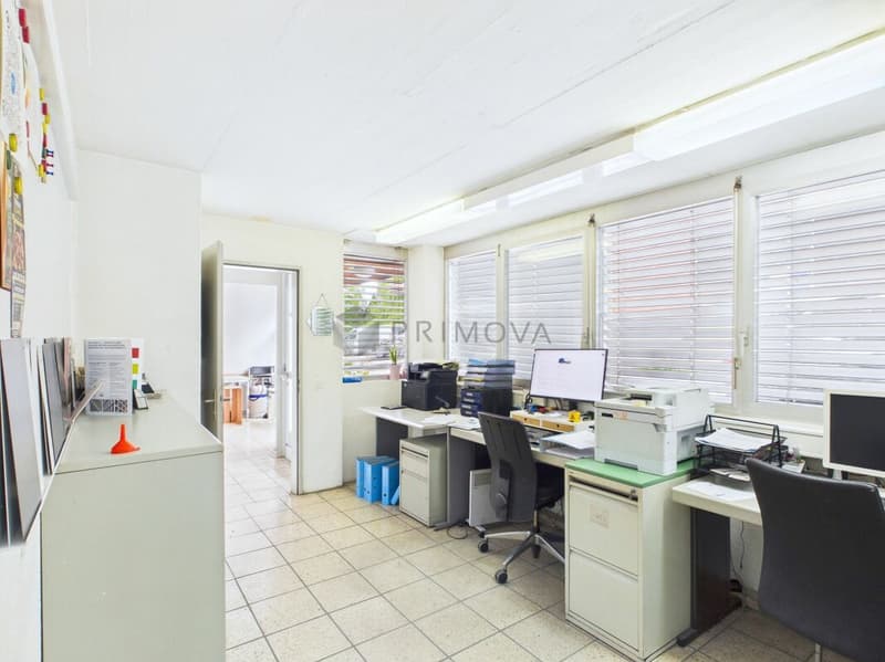 Hall commerciale avec espace extérieur - idéale pour la logistique et le transport (14)