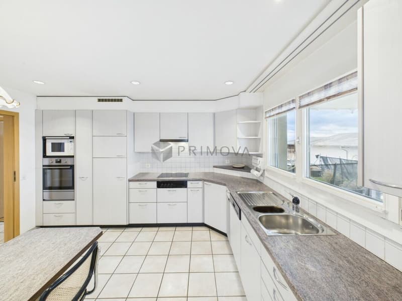 Two residential units - a home full of possibilities (7)