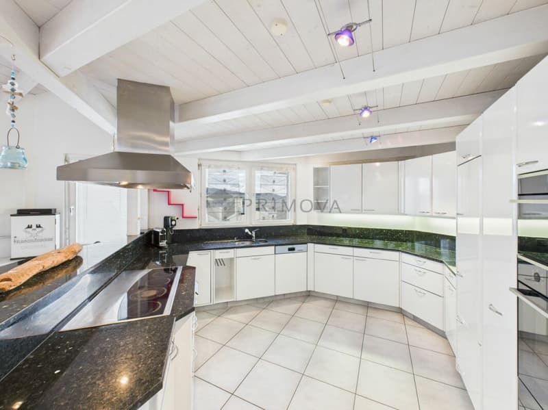 Two residential units - a home full of possibilities (3)