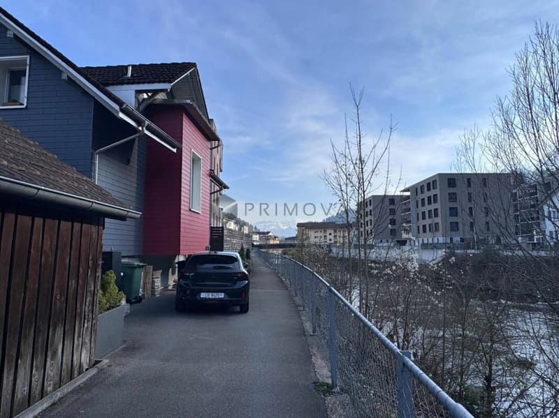 Your chance for a charming single-family home with a large terrace directly on the river! (8)
